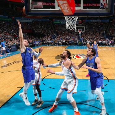 《NBA2K17》MT运球抢断技巧解析+钻石球员阵容推荐