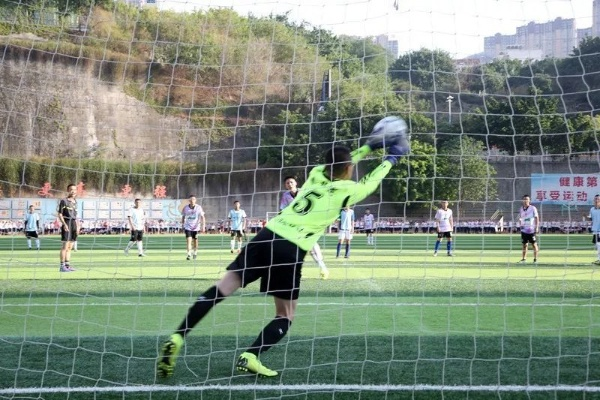 四星齐聚巅峰对决，双指引雷显神威足球2020