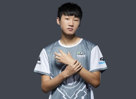 IG战队Ning专访：百万鞋服改造背后的时尚秘密