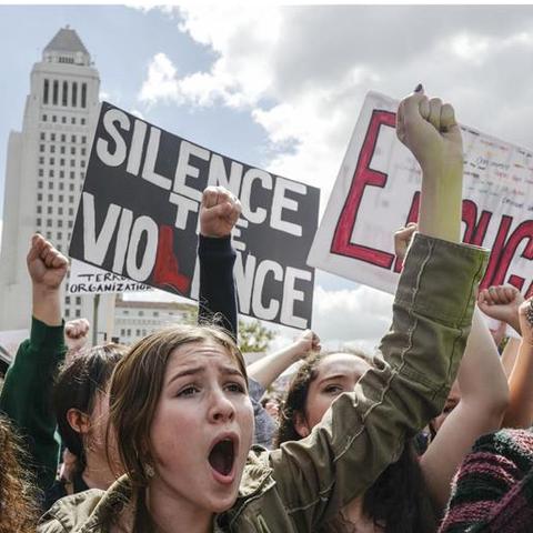 绝地求生官推分享定制主机，酷炫空投补给箱揭秘新玩法